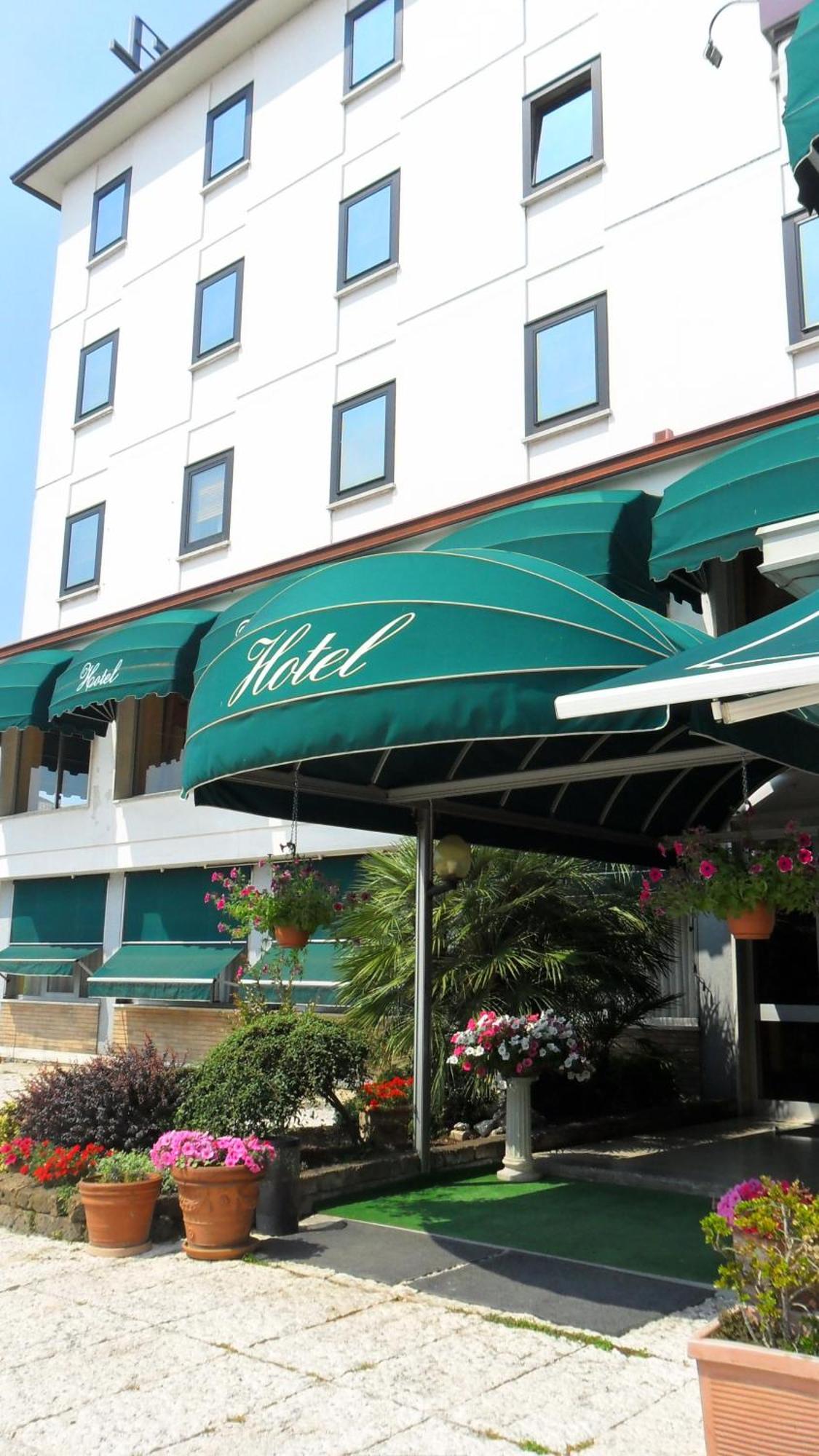 Hotel Florida ปิโอเว ดิ ซัคโค ภายนอก รูปภาพ