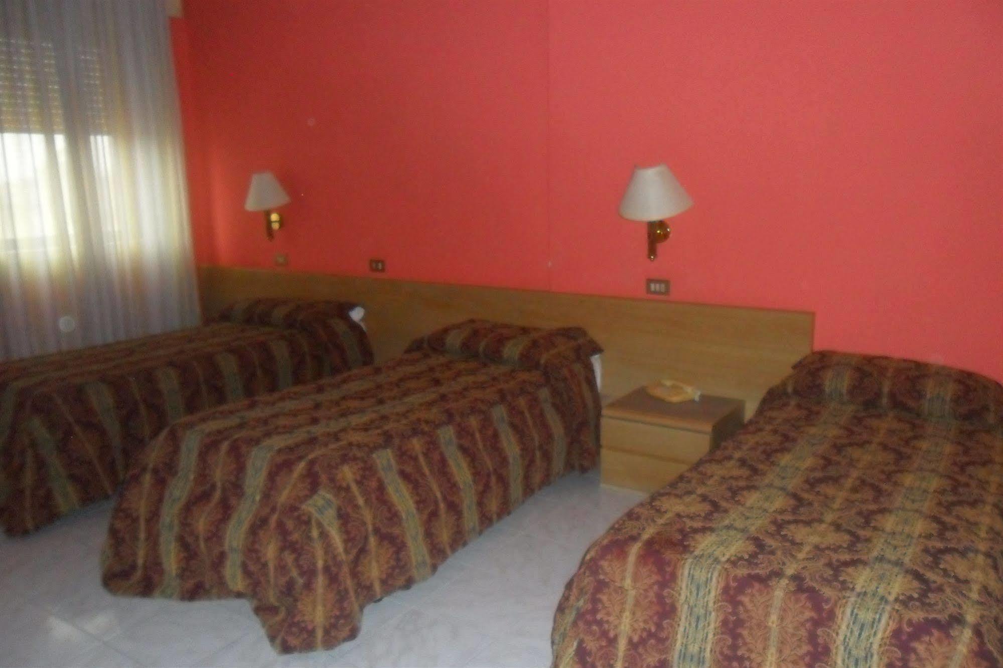 Hotel Florida ปิโอเว ดิ ซัคโค ภายนอก รูปภาพ