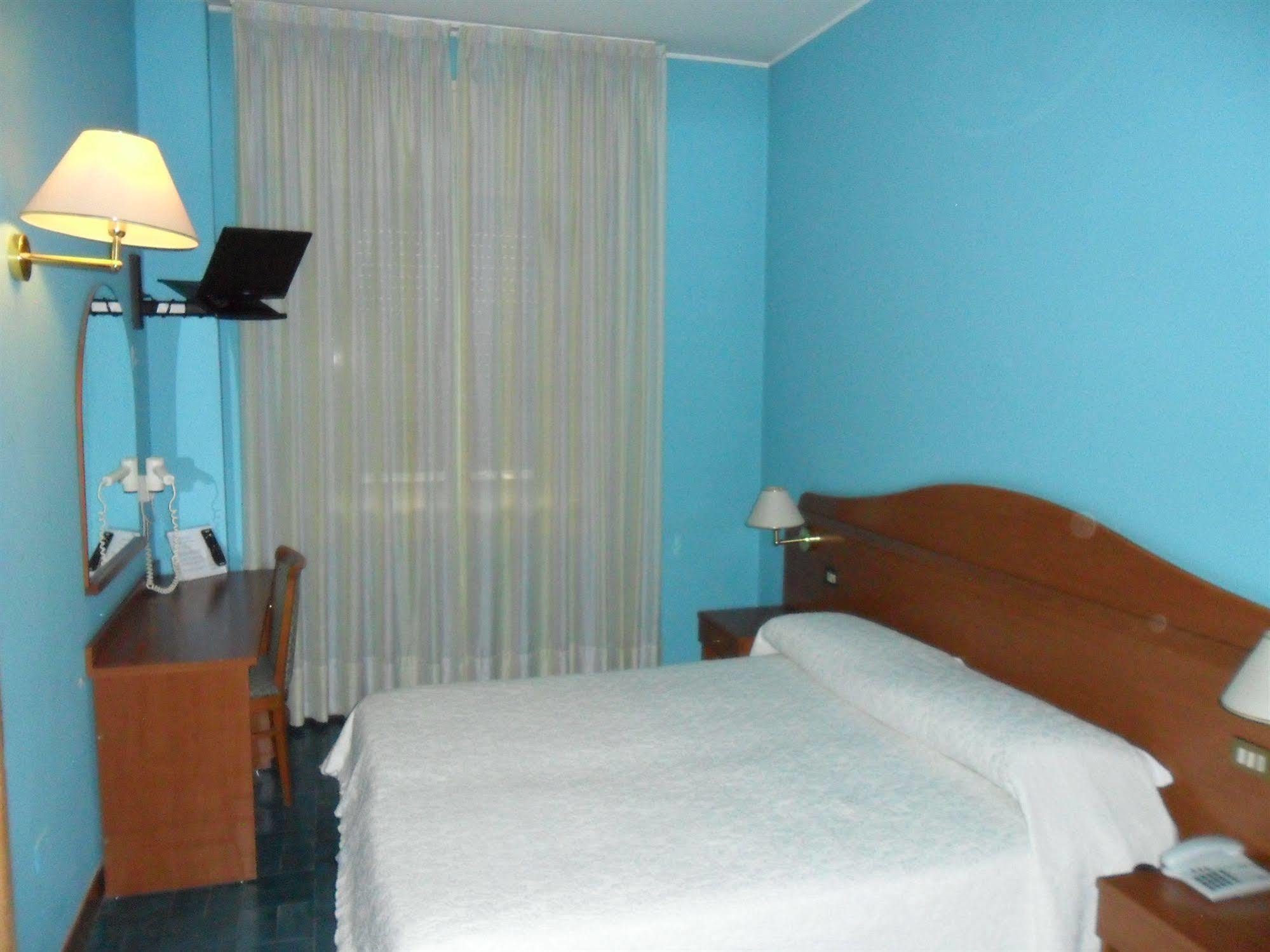 Hotel Florida ปิโอเว ดิ ซัคโค ภายนอก รูปภาพ