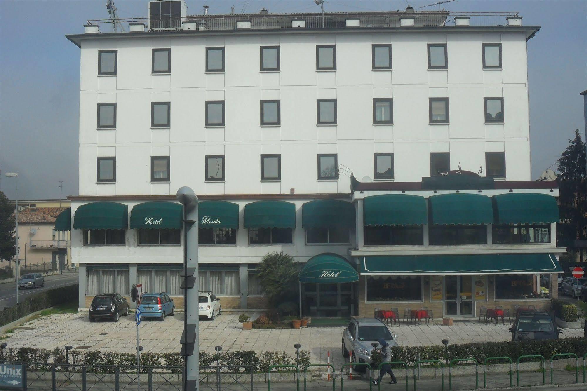 Hotel Florida ปิโอเว ดิ ซัคโค ภายนอก รูปภาพ