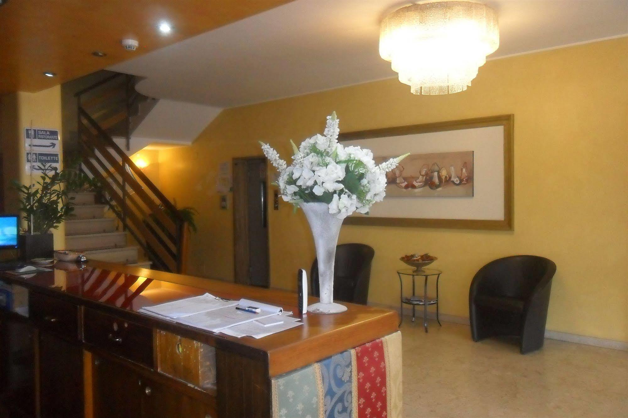 Hotel Florida ปิโอเว ดิ ซัคโค ภายนอก รูปภาพ