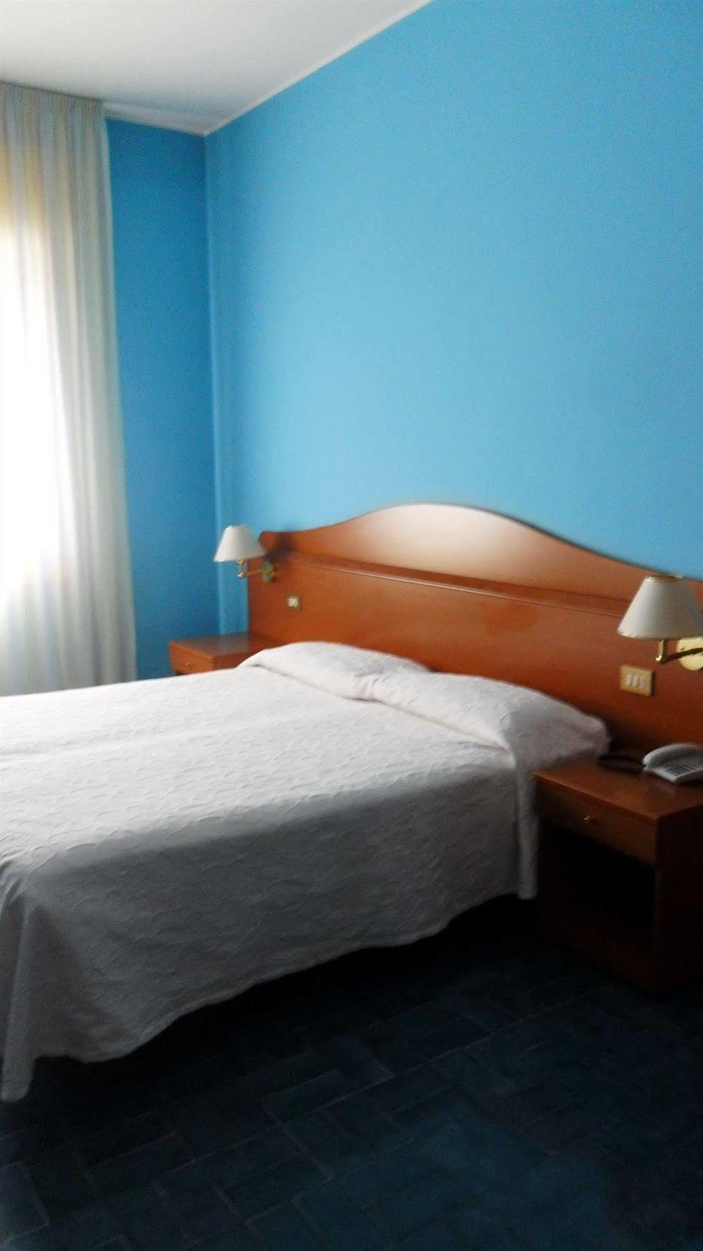 Hotel Florida ปิโอเว ดิ ซัคโค ภายนอก รูปภาพ