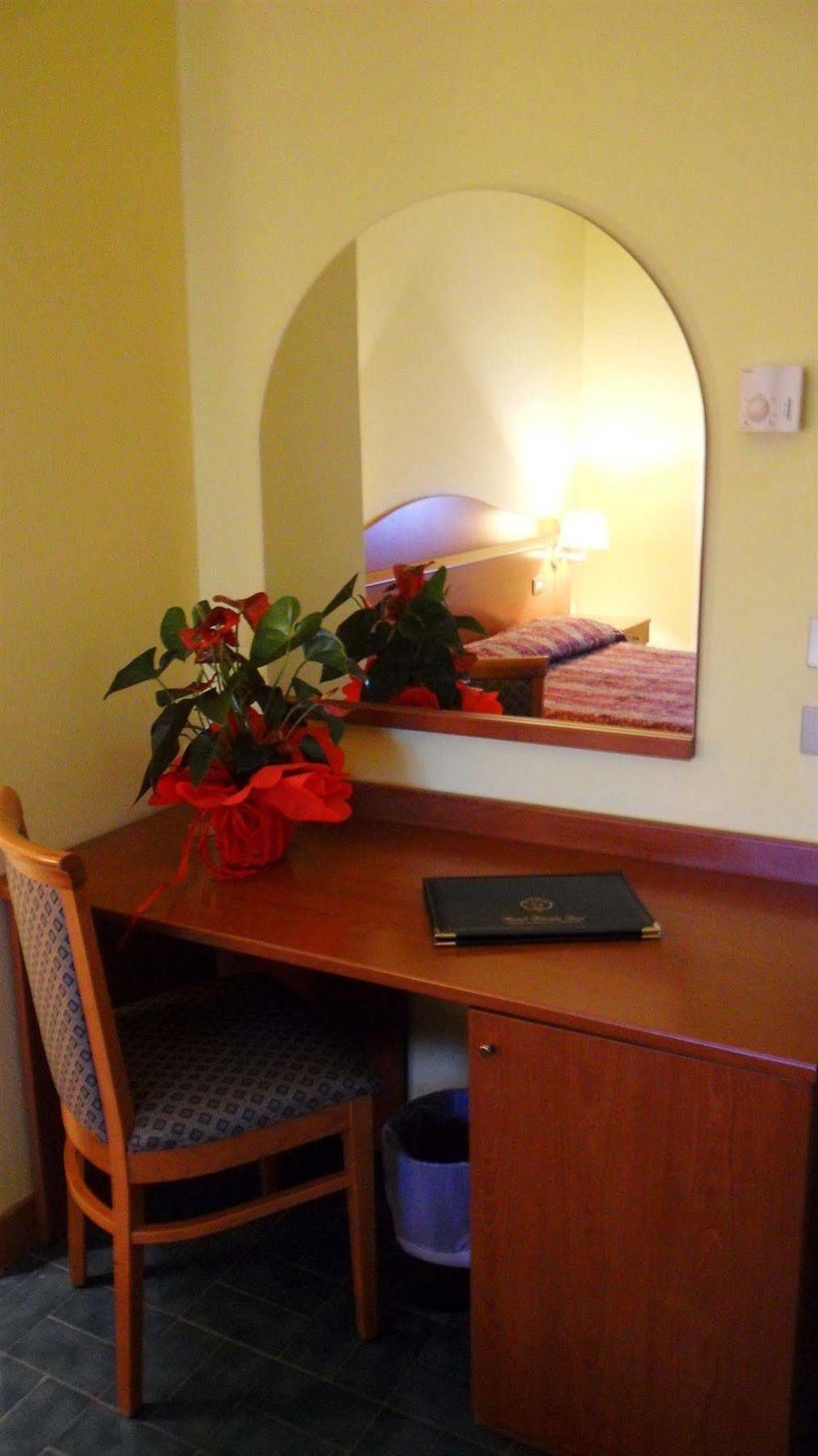 Hotel Florida ปิโอเว ดิ ซัคโค ภายนอก รูปภาพ